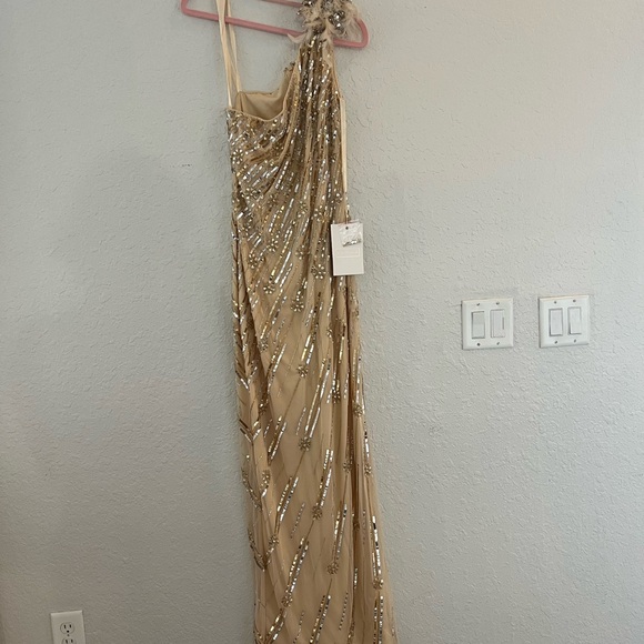 Mac Duggal One-Shoulder Champagne and Gold Sequin Gown - Picture 4 of 6